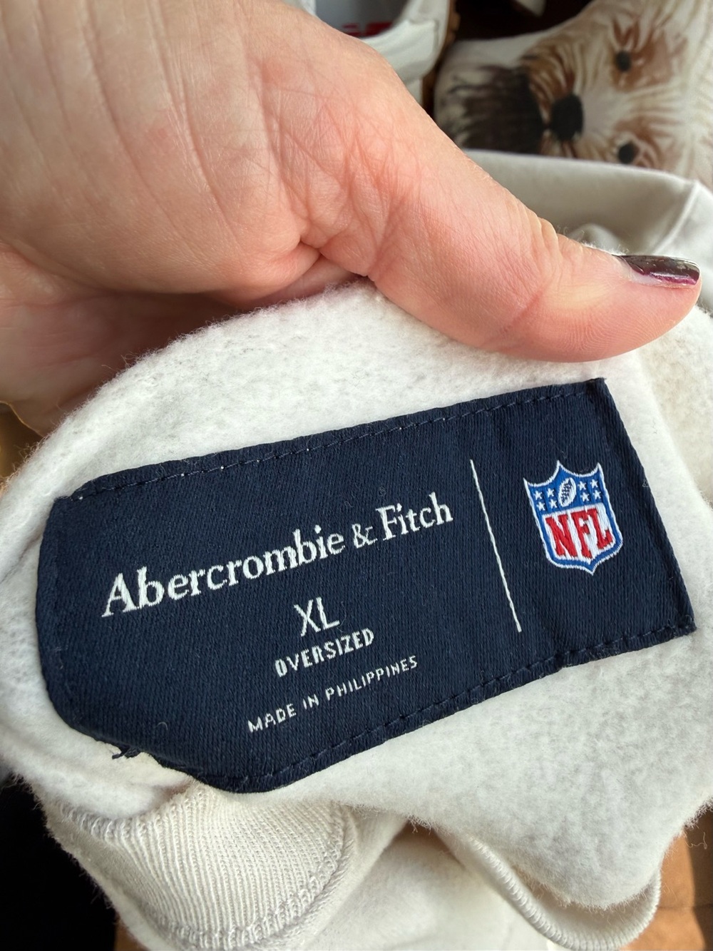 Abercrombie & Fitch NFL official White Philadelphia Eagles Graphic Crewneck - Picture 4 of 4
